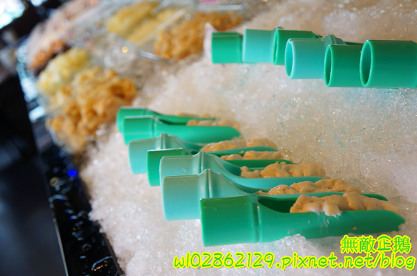 XM麻辣鍋(湖美旗艦店)：【台南-中西區】吃到飽x活跳跳海鮮...跟著無敵企鵝一起吃‧到‧爽~《XM麻辣鍋》