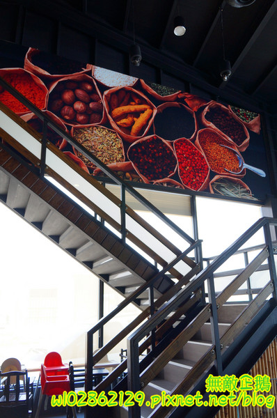 XM麻辣鍋(湖美旗艦店)：【台南-中西區】吃到飽x活跳跳海鮮...跟著無敵企鵝一起吃‧到‧爽~《XM麻辣鍋》