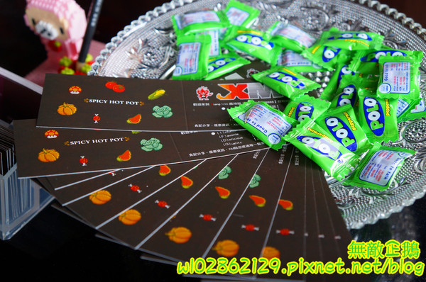 XM麻辣鍋(湖美旗艦店)：【台南-中西區】吃到飽x活跳跳海鮮...跟著無敵企鵝一起吃‧到‧爽~《XM麻辣鍋》