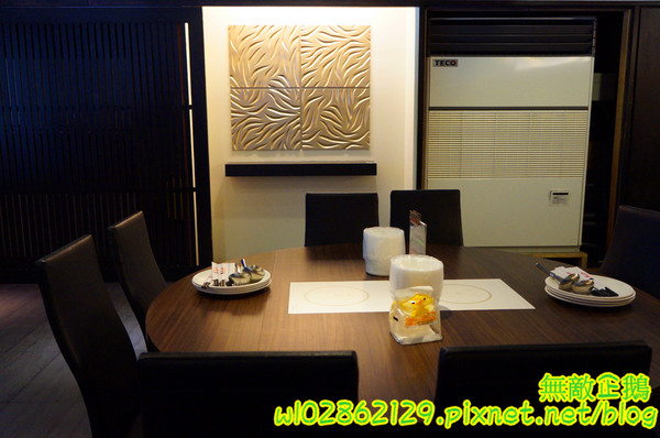 XM麻辣鍋(湖美旗艦店)：【台南-中西區】吃到飽x活跳跳海鮮...跟著無敵企鵝一起吃‧到‧爽~《XM麻辣鍋》