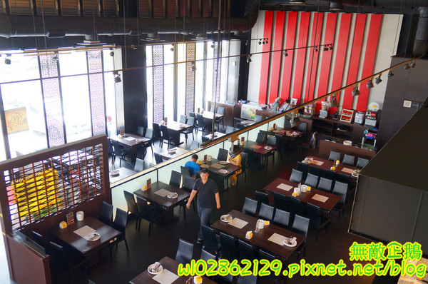 XM麻辣鍋(湖美旗艦店)：【台南-中西區】吃到飽x活跳跳海鮮...跟著無敵企鵝一起吃‧到‧爽~《XM麻辣鍋》