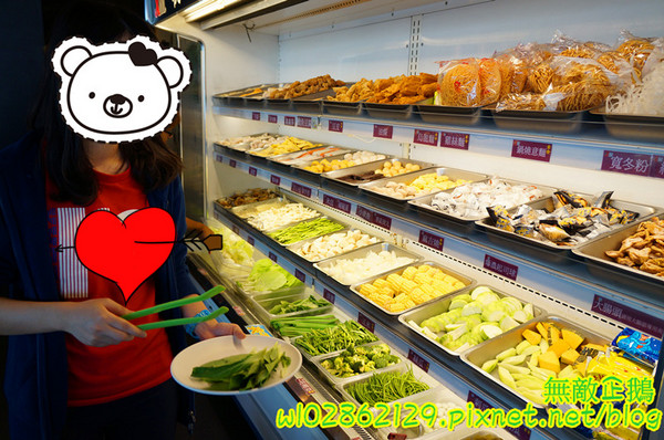 XM麻辣鍋(湖美旗艦店)：【台南-中西區】吃到飽x活跳跳海鮮...跟著無敵企鵝一起吃‧到‧爽~《XM麻辣鍋》