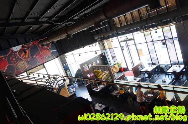 XM麻辣鍋(湖美旗艦店)：【台南-中西區】吃到飽x活跳跳海鮮...跟著無敵企鵝一起吃‧到‧爽~《XM麻辣鍋》