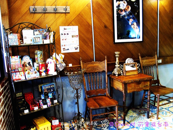 Cronutt 可拿滋(台南府前店):(台南。中西區美食)『Cronutt 可拿滋』台南火紅造型甜甜圈。酥鬆可頌甜甜圈,外酥內軟,美味甜蜜。每日限定卡通造型,熱情販賣中! 神奇寶貝球~我來了!