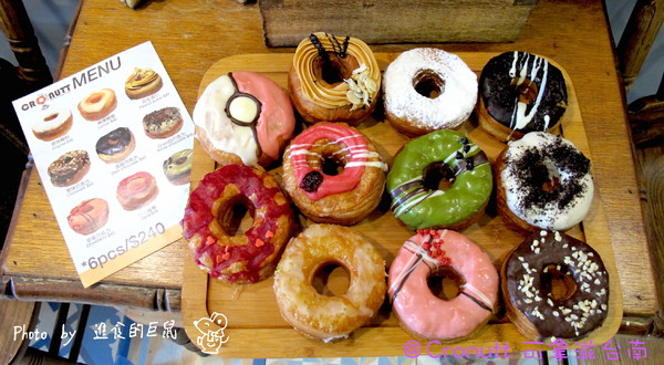 Cronutt 可拿滋(台南府前店):(台南。中西區美食)『Cronutt 可拿滋』台南火紅造型甜甜圈。酥鬆可頌甜甜圈,外酥內軟,美味甜蜜。每日限定卡通造型,熱情販賣中! 神奇寶貝球~我來了!