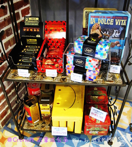 Cronutt 可拿滋(台南府前店):(台南。中西區美食)『Cronutt 可拿滋』台南火紅造型甜甜圈。酥鬆可頌甜甜圈,外酥內軟,美味甜蜜。每日限定卡通造型,熱情販賣中! 神奇寶貝球~我來了!