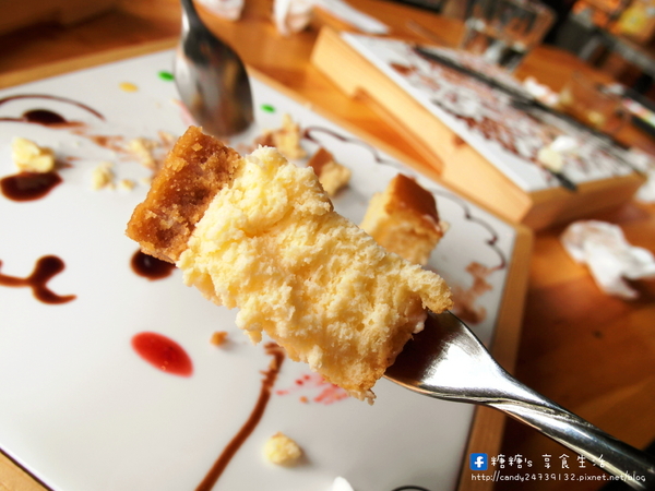 手樂 S.L CAF'E:〖台中│美食〗手樂 S.L CAF'E ❤ 充滿濃濃工業風,提供早午餐、輕食、下午茶及桌邊手沖咖啡服務,不限時,免收服務費,還有免費插頭及wifi可以使用唷!!