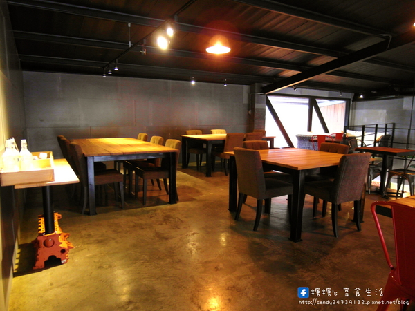 手樂 S.L CAF'E:〖台中│美食〗手樂 S.L CAF'E ❤ 充滿濃濃工業風,提供早午餐、輕食、下午茶及桌邊手沖咖啡服務,不限時,免收服務費,還有免費插頭及wifi可以使用唷!!