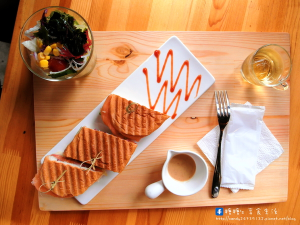 手樂 S.L CAF'E:〖台中│美食〗手樂 S.L CAF'E ❤ 充滿濃濃工業風,提供早午餐、輕食、下午茶及桌邊手沖咖啡服務,不限時,免收服務費,還有免費插頭及wifi可以使用唷!!