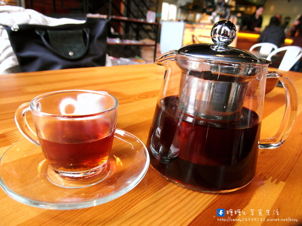 手樂 S.L CAF'E:〖台中│美食〗手樂 S.L CAF'E ❤ 充滿濃濃工業風,提供早午餐、輕食、下午茶及桌邊手沖咖啡服務,不限時,免收服務費,還有免費插頭及wifi可以使用唷!!