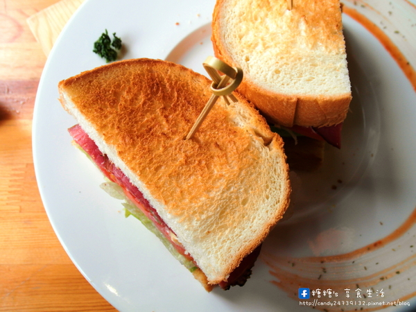 手樂 S.L CAF'E:〖台中│美食〗手樂 S.L CAF'E ❤ 充滿濃濃工業風,提供早午餐、輕食、下午茶及桌邊手沖咖啡服務,不限時,免收服務費,還有免費插頭及wifi可以使用唷!!