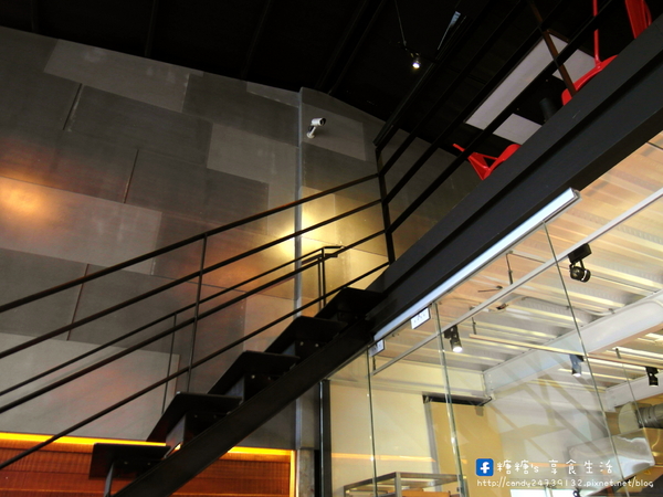 手樂 S.L CAF'E:〖台中│美食〗手樂 S.L CAF'E ❤ 充滿濃濃工業風,提供早午餐、輕食、下午茶及桌邊手沖咖啡服務,不限時,免收服務費,還有免費插頭及wifi可以使用唷!!