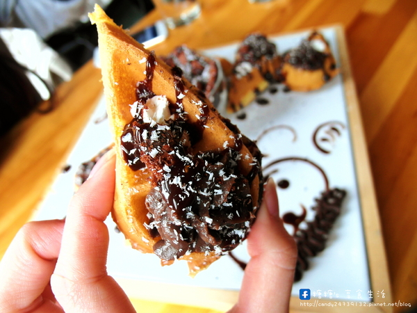 手樂 S.L CAF'E:〖台中│美食〗手樂 S.L CAF'E ❤ 充滿濃濃工業風,提供早午餐、輕食、下午茶及桌邊手沖咖啡服務,不限時,免收服務費,還有免費插頭及wifi可以使用唷!!