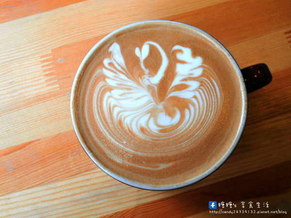 手樂 S.L CAF'E:〖台中│美食〗手樂 S.L CAF'E ❤ 充滿濃濃工業風,提供早午餐、輕食、下午茶及桌邊手沖咖啡服務,不限時,免收服務費,還有免費插頭及wifi可以使用唷!!