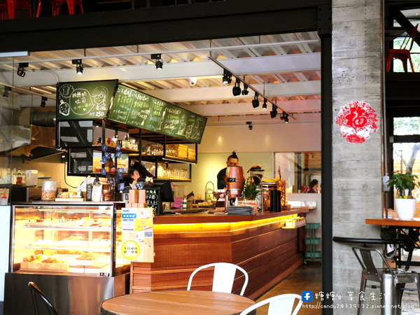 手樂 S.L CAF'E:〖台中│美食〗手樂 S.L CAF'E ❤ 充滿濃濃工業風,提供早午餐、輕食、下午茶及桌邊手沖咖啡服務,不限時,免收服務費,還有免費插頭及wifi可以使用唷!!