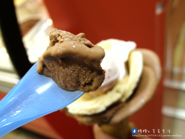 布達佩斯冰淇淋:〖台中│美食〗布達佩斯冰淇淋 ❤ 史上最美的冰淇淋!!堅持使用新鮮水果與百分百純鮮奶手工製作,再遠也要回訪的玫瑰花冰淇淋!!