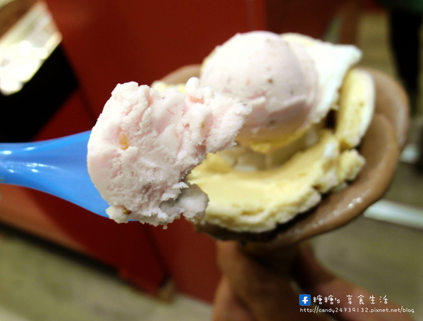 布達佩斯冰淇淋:〖台中│美食〗布達佩斯冰淇淋 ❤ 史上最美的冰淇淋!!堅持使用新鮮水果與百分百純鮮奶手工製作,再遠也要回訪的玫瑰花冰淇淋!!