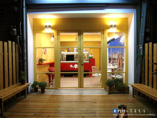 布達佩斯冰淇淋:〖台中│美食〗布達佩斯冰淇淋 ❤ 史上最美的冰淇淋!!堅持使用新鮮水果與百分百純鮮奶手工製作,再遠也要回訪的玫瑰花冰淇淋!!