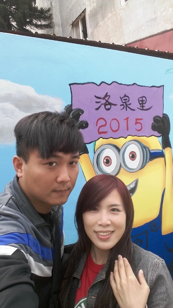 【台中景點】充滿幸福的洛泉站~小小兵彩繪牆：【台中景點】充滿幸福的洛泉站~小小兵彩繪牆