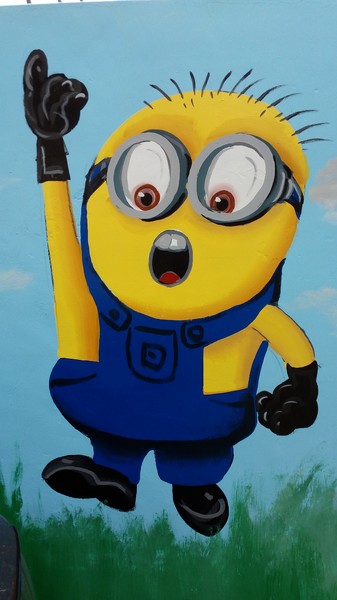 【台中景點】充滿幸福的洛泉站~小小兵彩繪牆：【台中景點】充滿幸福的洛泉站~小小兵彩繪牆