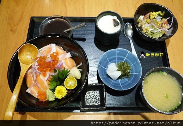 P1400149鮭魚親子丼定食250.JPG