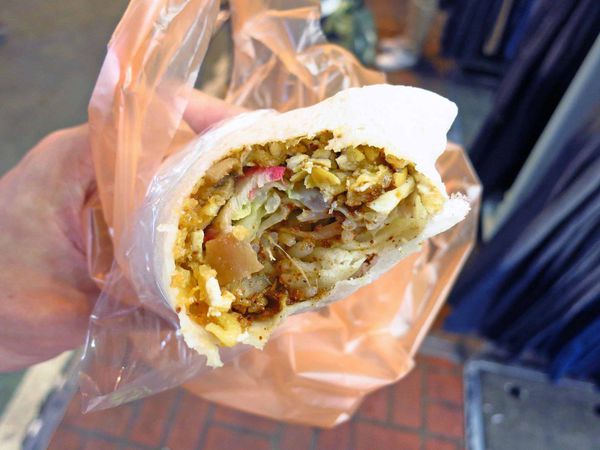 【新莊美食】新莊老街潤餅捲刈包-超人氣排隊潤餅店