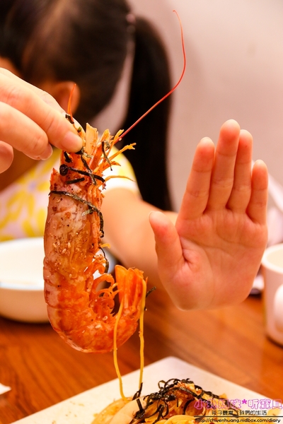 極串揚 酒場：【板橋居酒屋】☼極串揚 酒場☼來自名古屋的串炸,酥脆的外皮,不同一般的炸物,非嚐不可!下班放鬆的好去處~♥♥