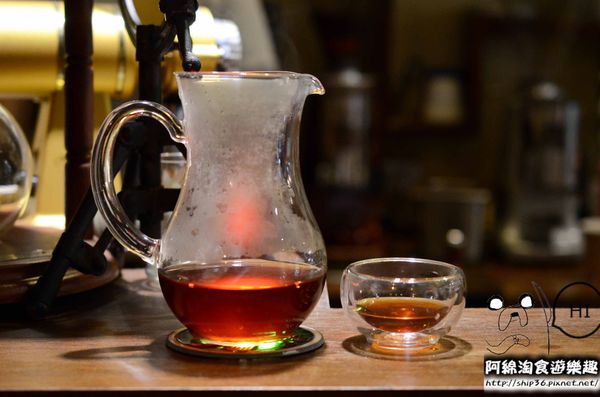 313 Café 咖啡魔豆屋：【台北咖啡】【北捷世貿/台北101站】313 Café-咖啡的魔幻世界．拿鐵/鬆餅/單品莊園豆/郭維平/掛耳包