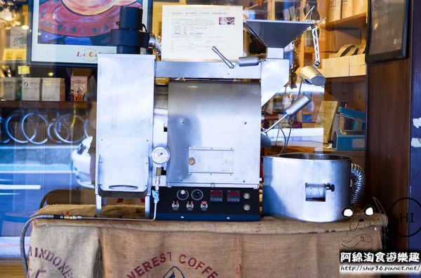 313 Café 咖啡魔豆屋：【台北咖啡】【北捷世貿/台北101站】313 Café-咖啡的魔幻世界．拿鐵/鬆餅/單品莊園豆/郭維平/掛耳包