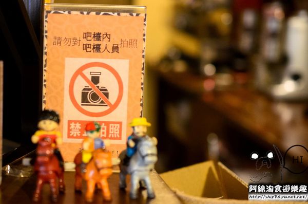 313 Café 咖啡魔豆屋：【台北咖啡】【北捷世貿/台北101站】313 Café-咖啡的魔幻世界．拿鐵/鬆餅/單品莊園豆/郭維平/掛耳包