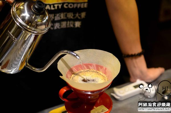 313 Café 咖啡魔豆屋：【台北咖啡】【北捷世貿/台北101站】313 Café-咖啡的魔幻世界．拿鐵/鬆餅/單品莊園豆/郭維平/掛耳包