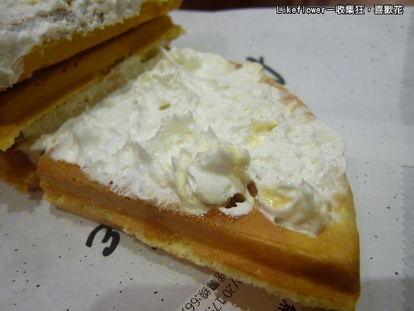 黑瓦鬆餅：【新竹竹北】東海大學知名鬆餅店，用東海鮮乳製成的第一名焦糖海鹽克林姆沃夫－黑瓦鬆餅