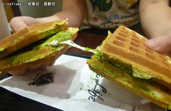 黑瓦鬆餅：【新竹竹北】東海大學知名鬆餅店，用東海鮮乳製成的第一名焦糖海鹽克林姆沃夫－黑瓦鬆餅