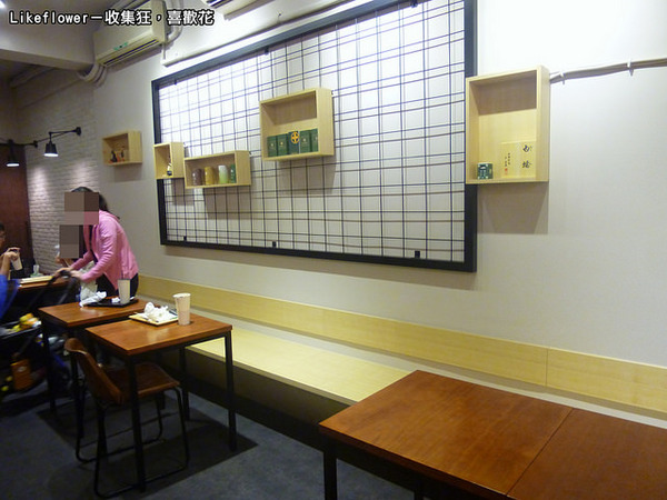 黑瓦鬆餅：【新竹竹北】東海大學知名鬆餅店，用東海鮮乳製成的第一名焦糖海鹽克林姆沃夫－黑瓦鬆餅