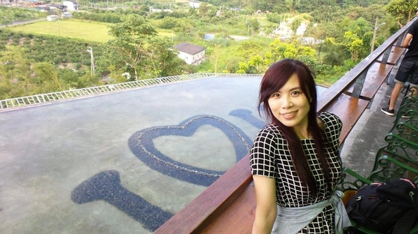 龍座咖啡:【宜蘭景點】宜蘭冬山龍座咖啡-製造浪漫非來不可,半山腰上的雙心石滬和 I ❤ U,快來創造偶像般的愛情故事吧