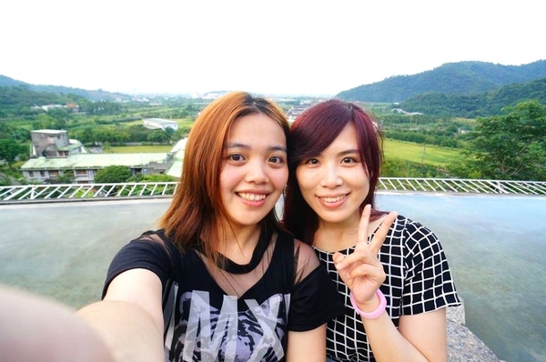 龍座咖啡:【宜蘭景點】宜蘭冬山龍座咖啡-製造浪漫非來不可,半山腰上的雙心石滬和 I ❤ U,快來創造偶像般的愛情故事吧