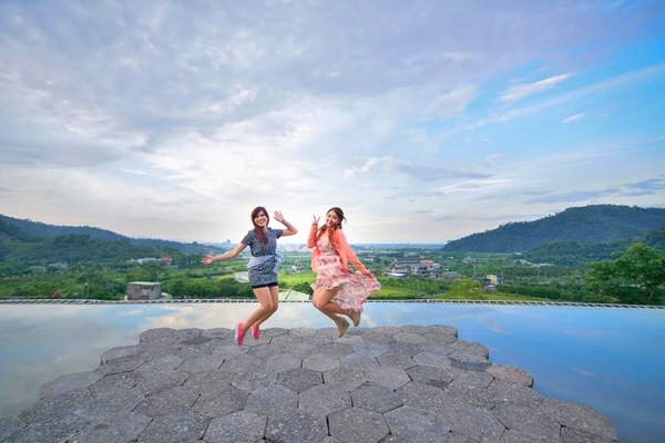 龍座咖啡:【宜蘭景點】宜蘭冬山龍座咖啡-製造浪漫非來不可,半山腰上的雙心石滬和 I ❤ U,快來創造偶像般的愛情故事吧