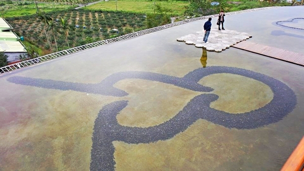 龍座咖啡:【宜蘭景點】宜蘭冬山龍座咖啡-製造浪漫非來不可,半山腰上的雙心石滬和 I ❤ U,快來創造偶像般的愛情故事吧