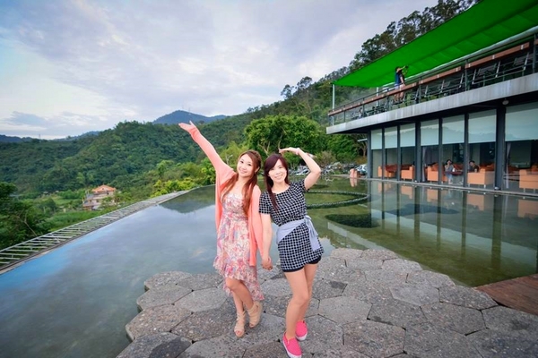 龍座咖啡:【宜蘭景點】宜蘭冬山龍座咖啡-製造浪漫非來不可,半山腰上的雙心石滬和 I ❤ U,快來創造偶像般的愛情故事吧