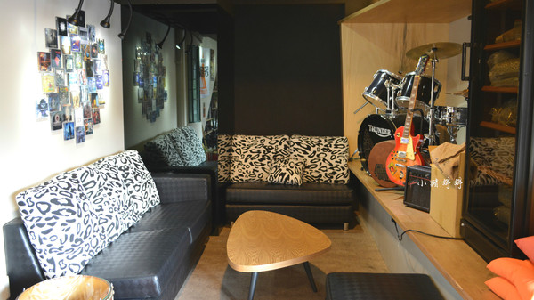 黑水工廠咖啡館Black Water Foundry：【台中西屯】黑水工廠咖啡館Black Water Foundry  工業風格可愛店貓