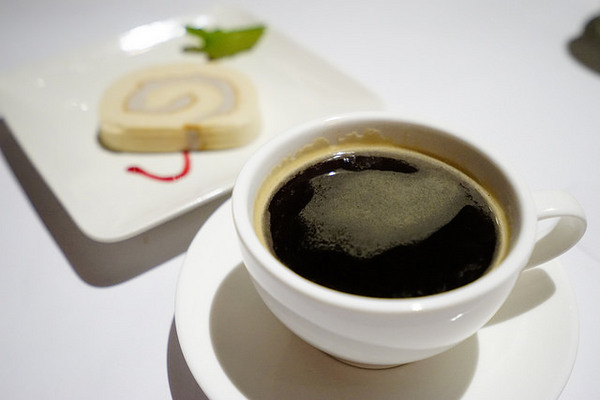 Hornet大黃蜂主題餐廳：Hornet大黃蜂主題餐廳-隱身國際級的圖書館裡-夜色佳美食好