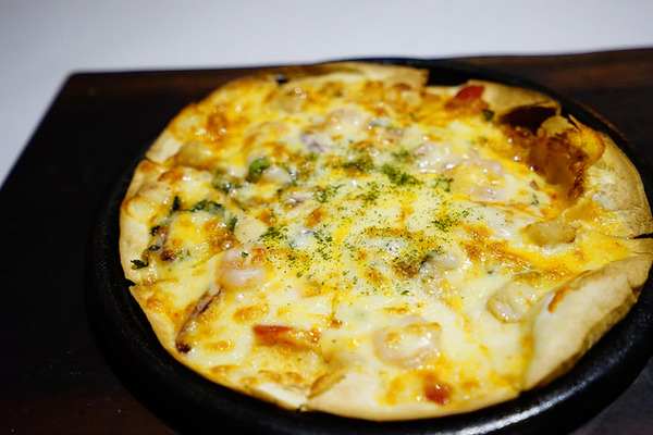 Hornet大黃蜂主題餐廳：Hornet大黃蜂主題餐廳-隱身國際級的圖書館裡-夜色佳美食好