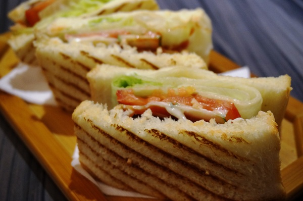 Lotty Cafe：Lotty Cafe 綠蒂咖啡：自家烘培單品咖啡／甜點／三明治