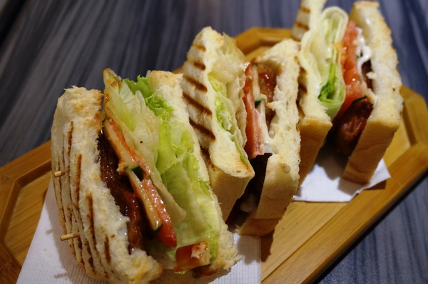 Lotty Cafe：Lotty Cafe 綠蒂咖啡：自家烘培單品咖啡／甜點／三明治