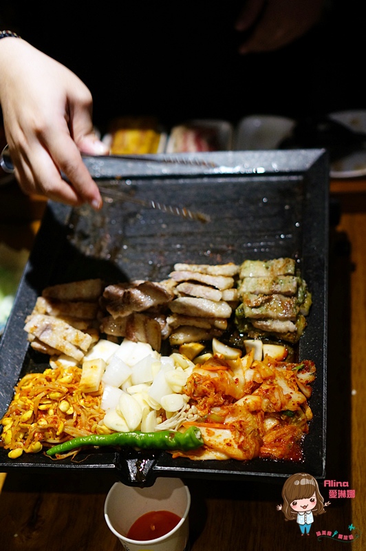 娘子韓食(市民店)：【食記】台北東區 娘子韓食 市民店 八色豬五花韓式烤肉 辣味海鮮鍋 生菜包肉最對味