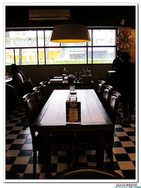 Dacci 打趣法式廚房:(台南。東區美食)Dacci 打趣,法式廚房 / 在“打趣”,你吃得到法國道地鄉村菜+國際咖啡調配師為您調製的飲品~無論是正餐時段或午茶時刻,來坐來好食^^