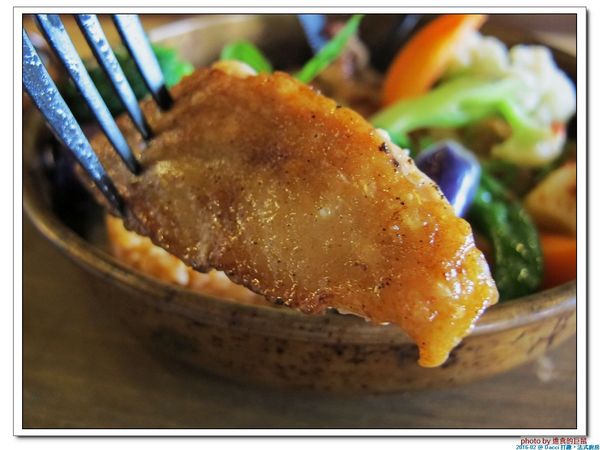 Dacci 打趣法式廚房:(台南。東區美食)Dacci 打趣,法式廚房 / 在“打趣”,你吃得到法國道地鄉村菜+國際咖啡調配師為您調製的飲品~無論是正餐時段或午茶時刻,來坐來好食^^