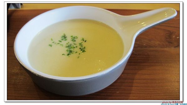 Dacci 打趣法式廚房:(台南。東區美食)Dacci 打趣,法式廚房 / 在“打趣”,你吃得到法國道地鄉村菜+國際咖啡調配師為您調製的飲品~無論是正餐時段或午茶時刻,來坐來好食^^