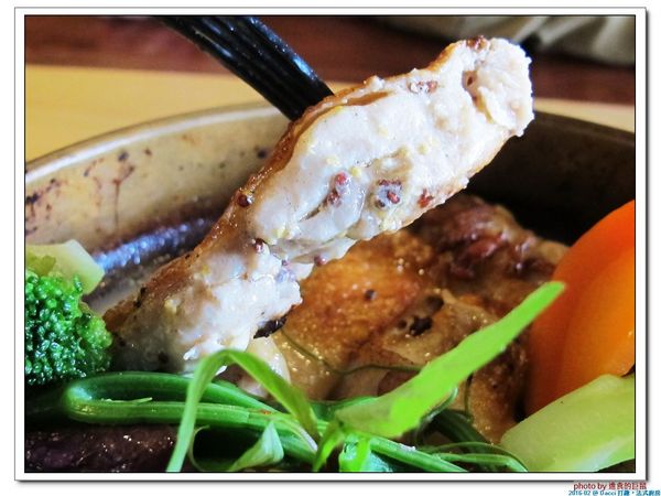 Dacci 打趣法式廚房:(台南。東區美食)Dacci 打趣,法式廚房 / 在“打趣”,你吃得到法國道地鄉村菜+國際咖啡調配師為您調製的飲品~無論是正餐時段或午茶時刻,來坐來好食^^