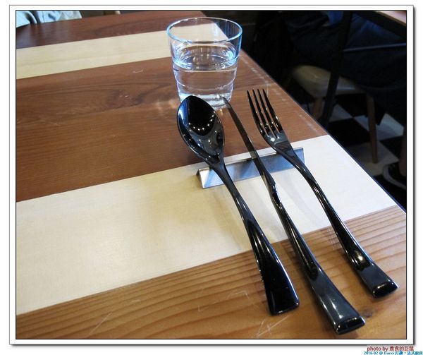 Dacci 打趣法式廚房:(台南。東區美食)Dacci 打趣,法式廚房 / 在“打趣”,你吃得到法國道地鄉村菜+國際咖啡調配師為您調製的飲品~無論是正餐時段或午茶時刻,來坐來好食^^